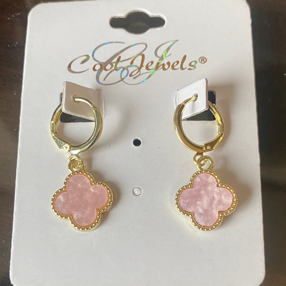 Pink Clover Drop gold tone small hoop huggie Earrings NWT